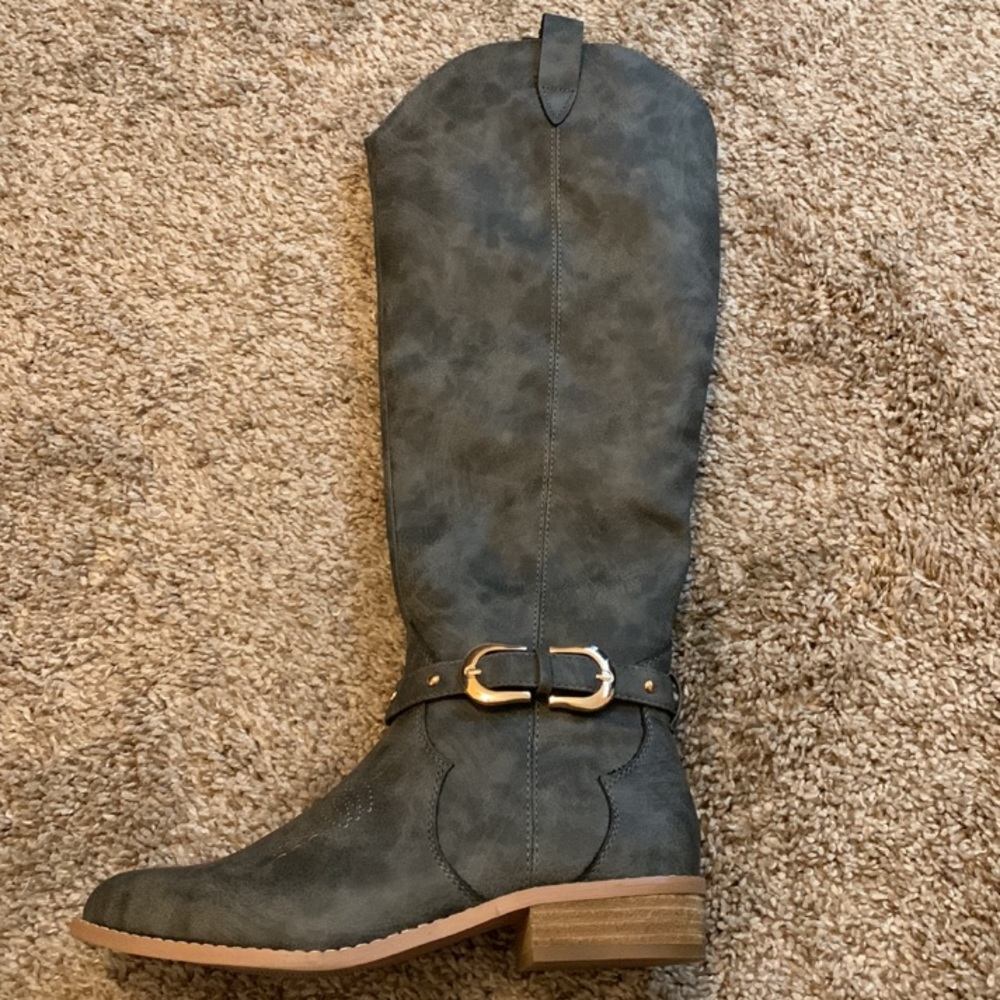 Charcoal gray Boots size 8 Women.